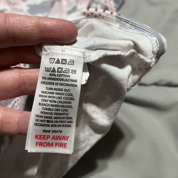 Tommy Bahama Camo Red White Blue Geometric Short Sleeve Shirt Boys Size 5/6 - Picture 7 of 7